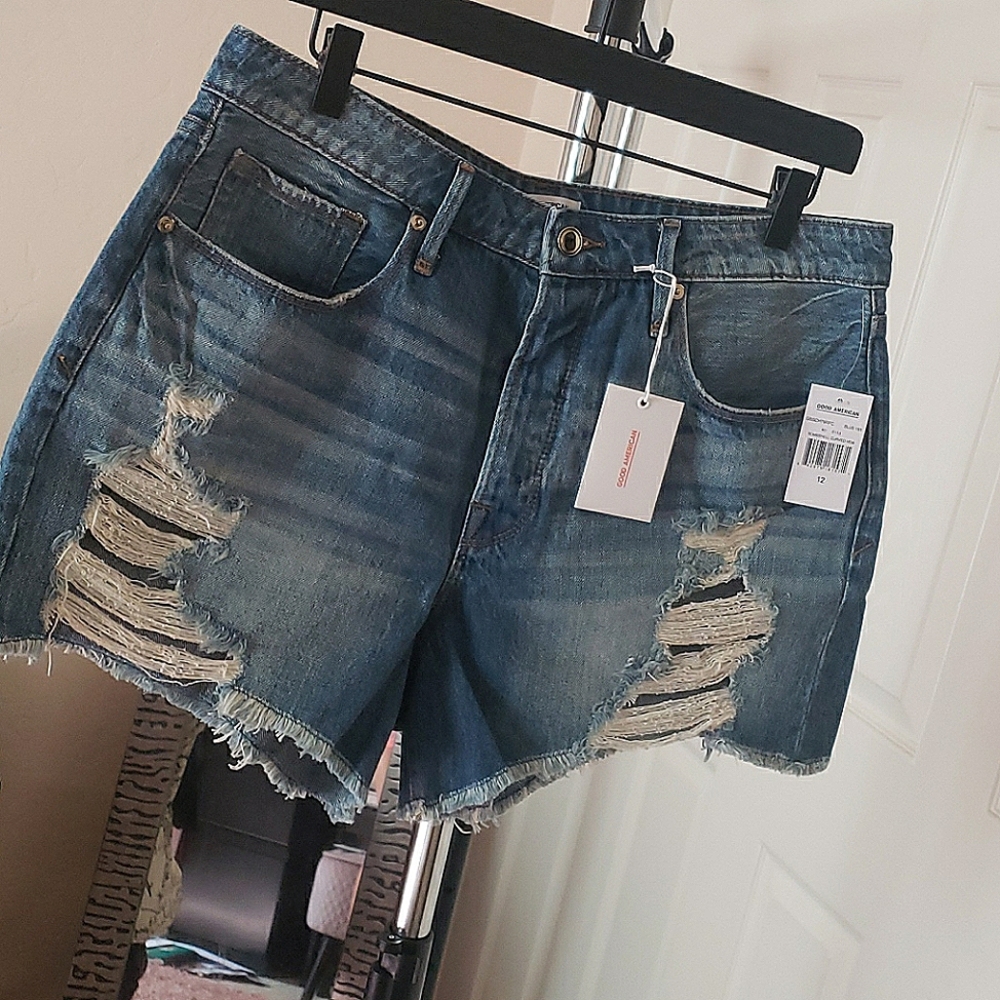 Good American Bombshell Curved Hem Shorts